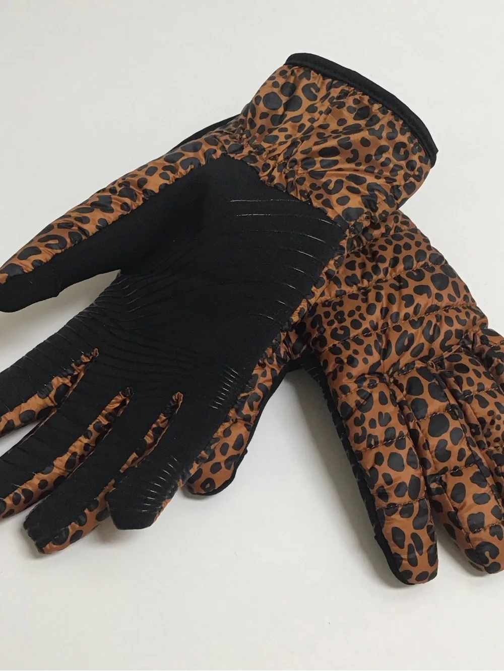 Lands End Gloves Women’s SMALL Leopard Print Plush Lined Texting Winter SO SOFT